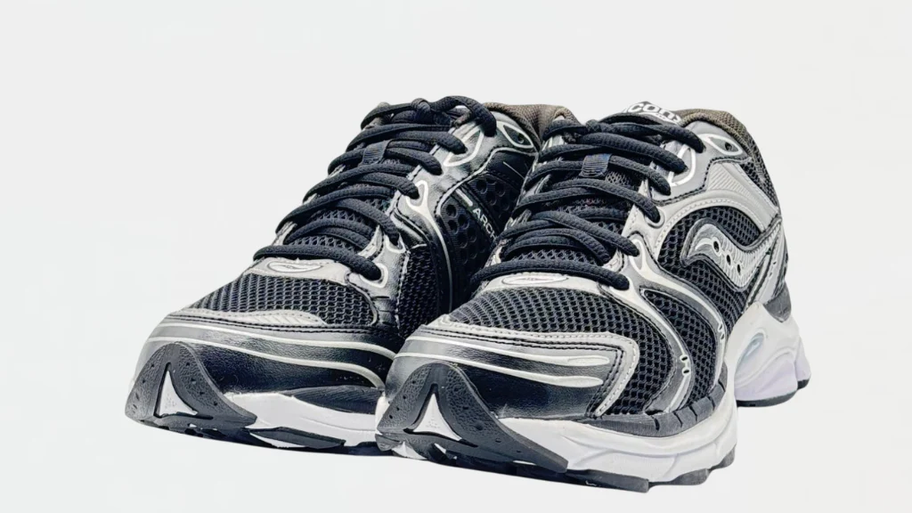 Saucony Triumph 4 "Black Silver"