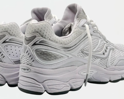Saucony Omni 9 Socktop "Triple White"